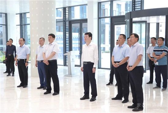臨沂市委副書記、市長任剛到山東華業(yè)魯藍表面科技生態(tài)示范園調研